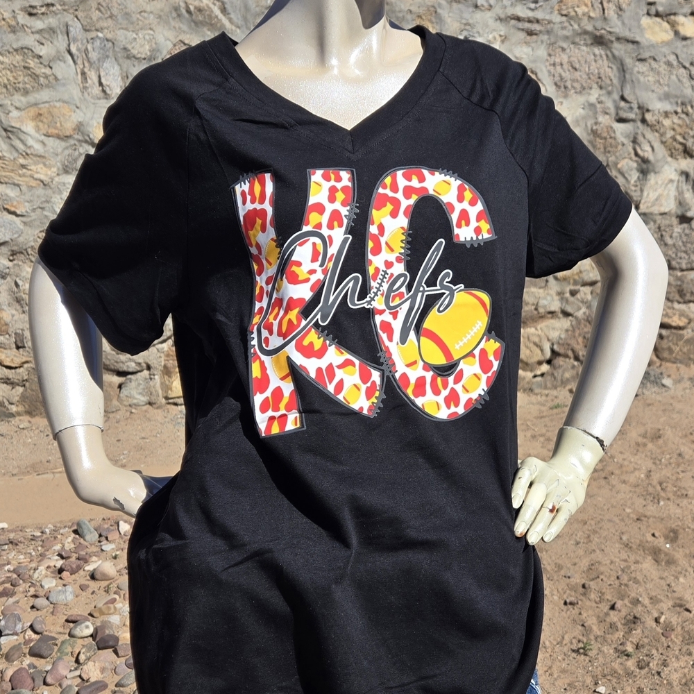 Kansas City Chiefs Leopard Print KC Tee Black V Neck Size Large - Picture 2 of 13
